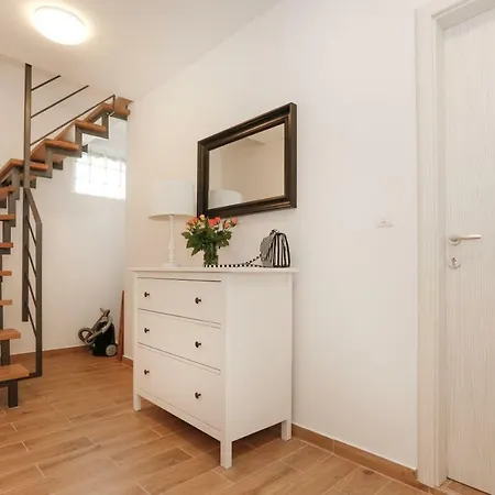And Stone House Apartament Split